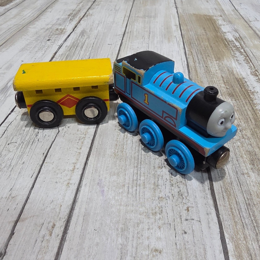 Thomas & Friends Wooden Railway Thomas Engine and Yellow Cargo Car 2001 1501WJ00 - Picture 2 of 7